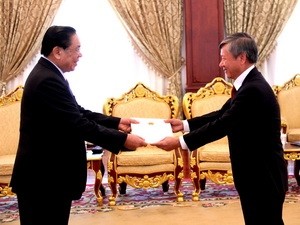Đại sứ  Việt Nam trình Quốc thư lên Chủ tịch nước Lào - ảnh 1